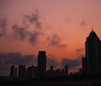 Skyline at sunset // Rachel Claire / pexels.com